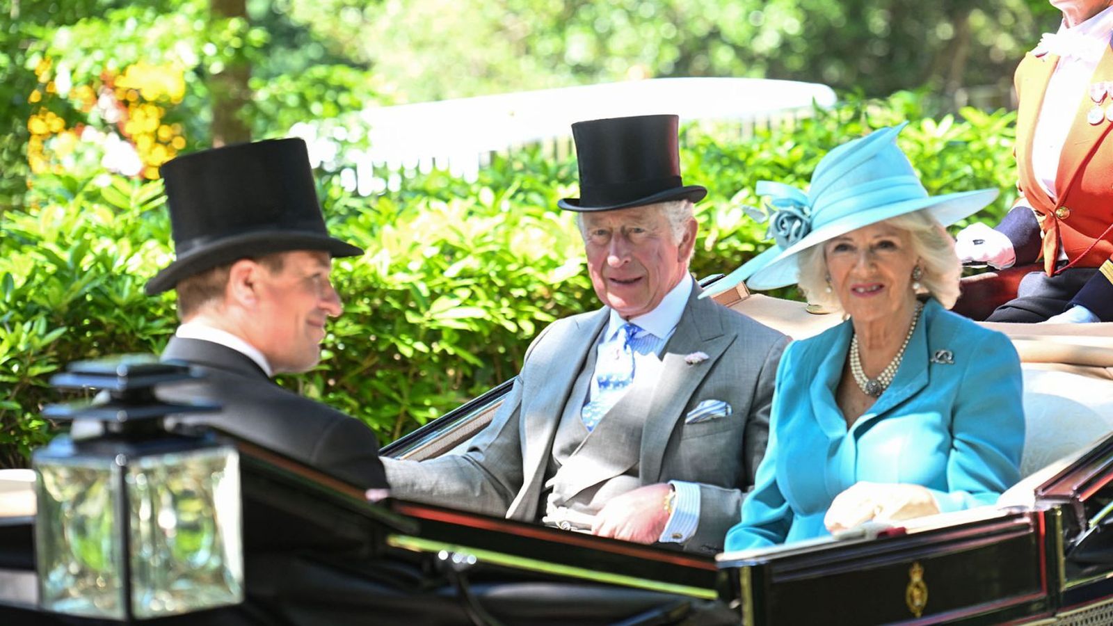 Carlos de Gales y Camilla de Cornualles, este martes, a su llegada al hipódromo de Ascot.