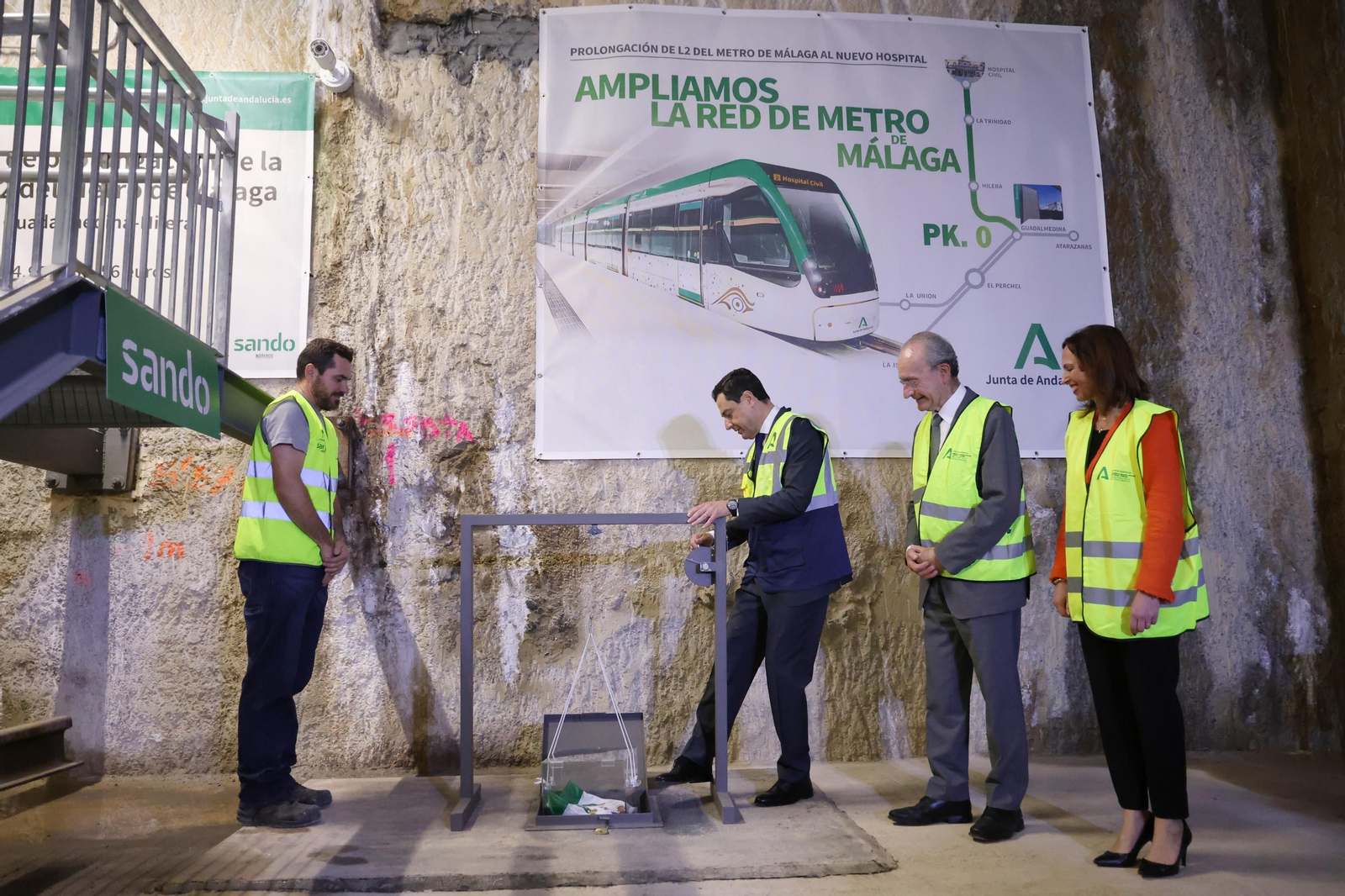 Introducen la primera piedra de la ampliación del Metro al Hospital Civil de Málaga. Introducen la primera piedra de la ampliación del Metro al Hospital Civil de Málaga.