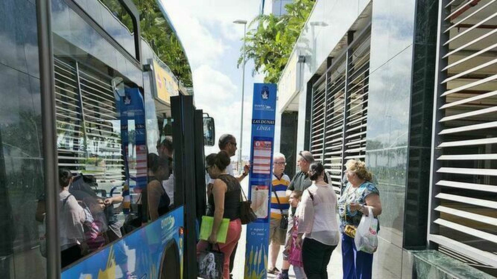 La empresa de autobuses urbanos de Sanlúcar pide "calma" a la población.