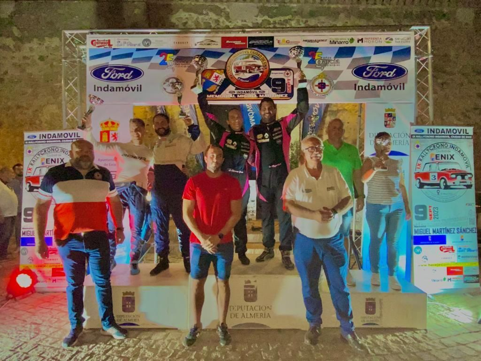 Sergio Capel y Esperanza García (Escudería del Mármol) en lo más alto del podio