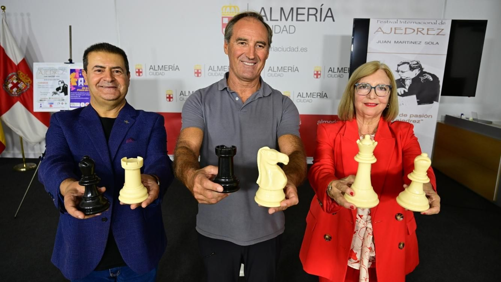 Antonio Casimiro, José Juan Rubio y Joaquina Fernández, en la presentación de este evento.