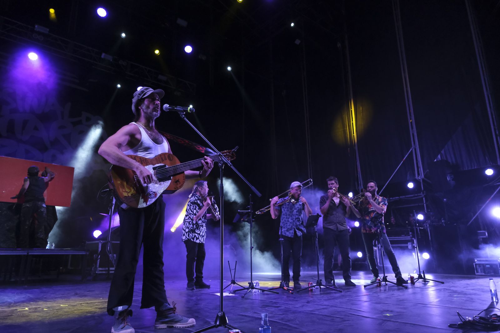 El concierto de Muchachito Bombo Infierno en el Festival de la Guitarra de Córdoba, en imágenes