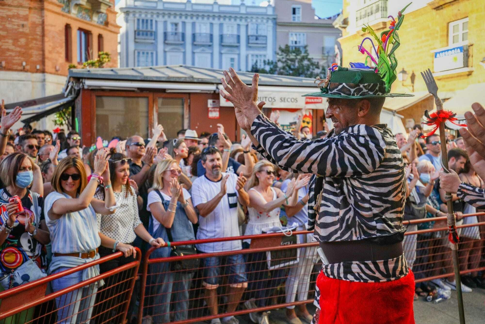 Las mejores imágenes del sábado de Carnaval en Cádiz