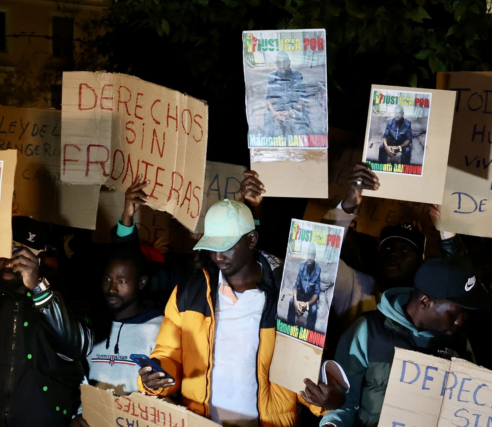 Concentración de senegaleses por la muerte de Mamouth