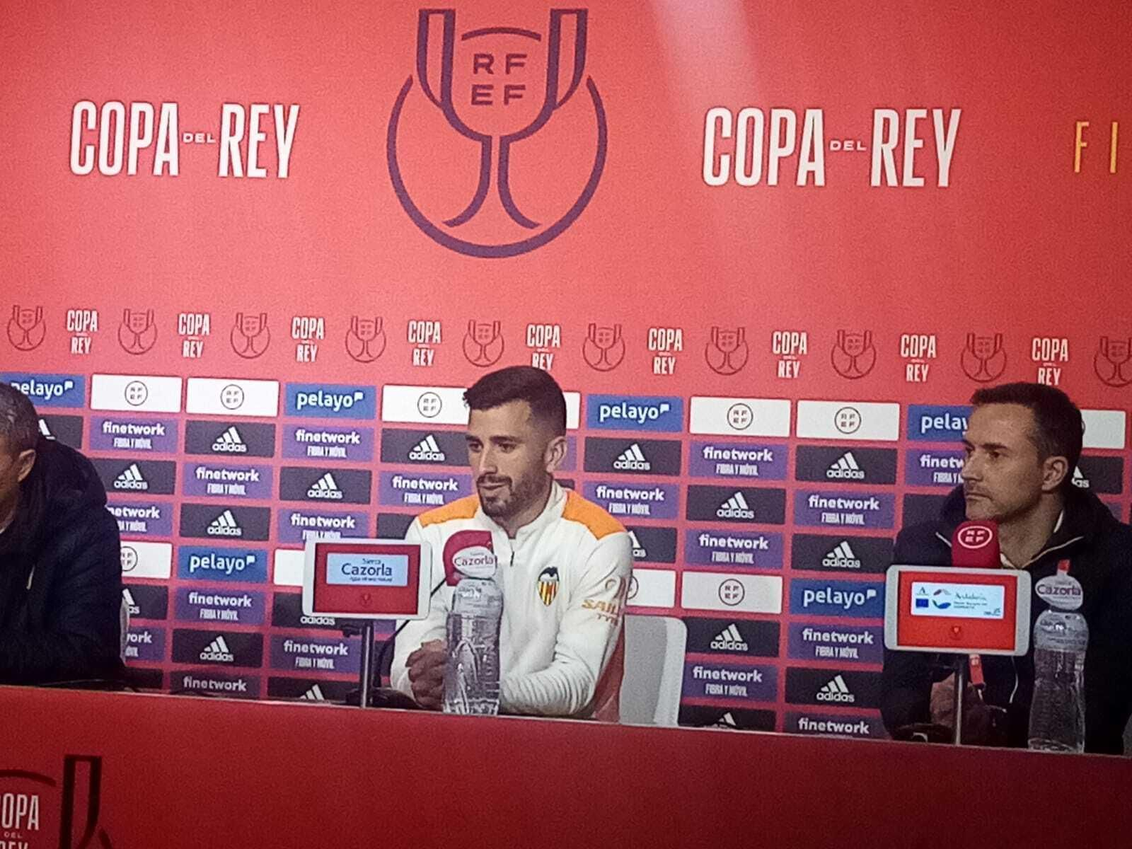 Gayà, en la sala de prensa del Estadio de La Cartuja.