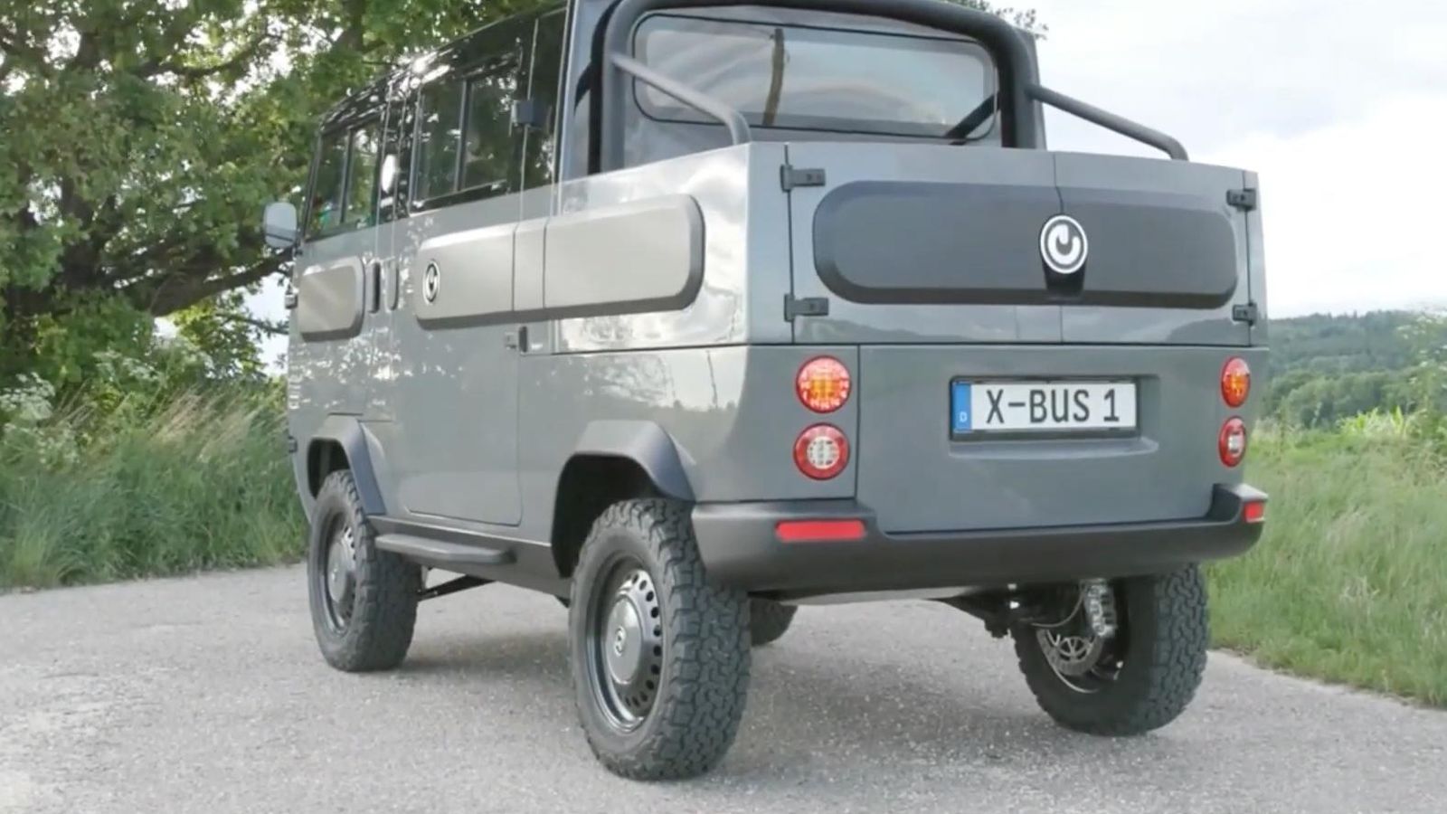 La autonomía estándar siempre es susceptible de ampliarse incorporando más módulos con celdas a los ocho de 1,25 kWh que son de serie. En la imagen, una versión Estándar con el paquete Offroad..