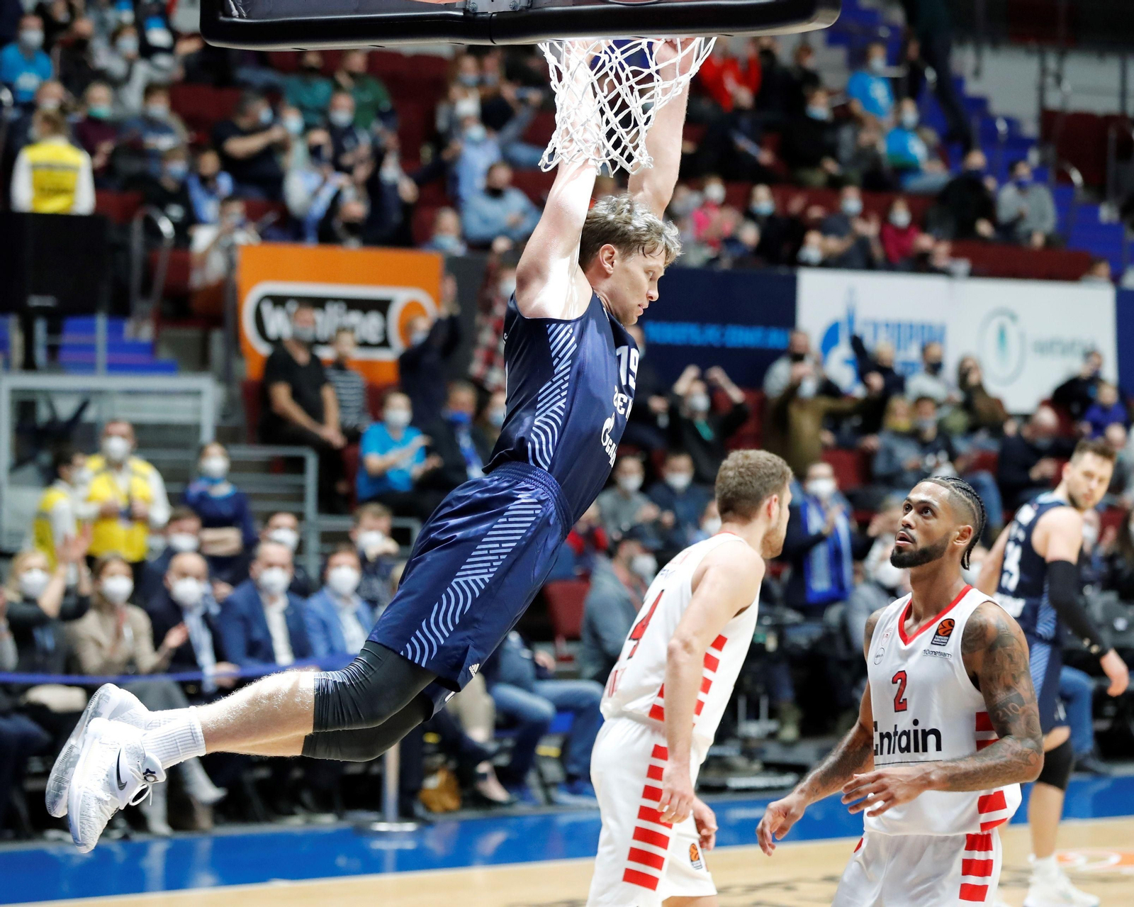 Kuzminskas realiza un mate con el Zenit. Kuzminskas realiza un mate con el Zenit.