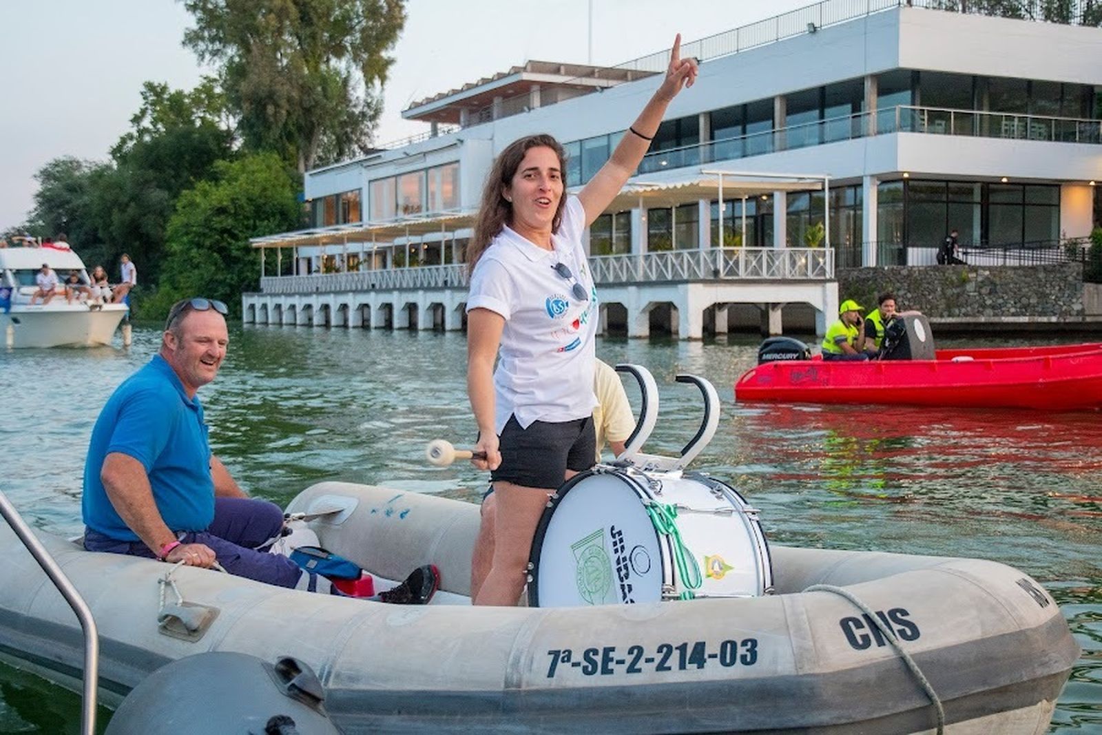 Triatlón a lo largo del Guadalquivir a beneficio de la Fundación Vicente Ferrer