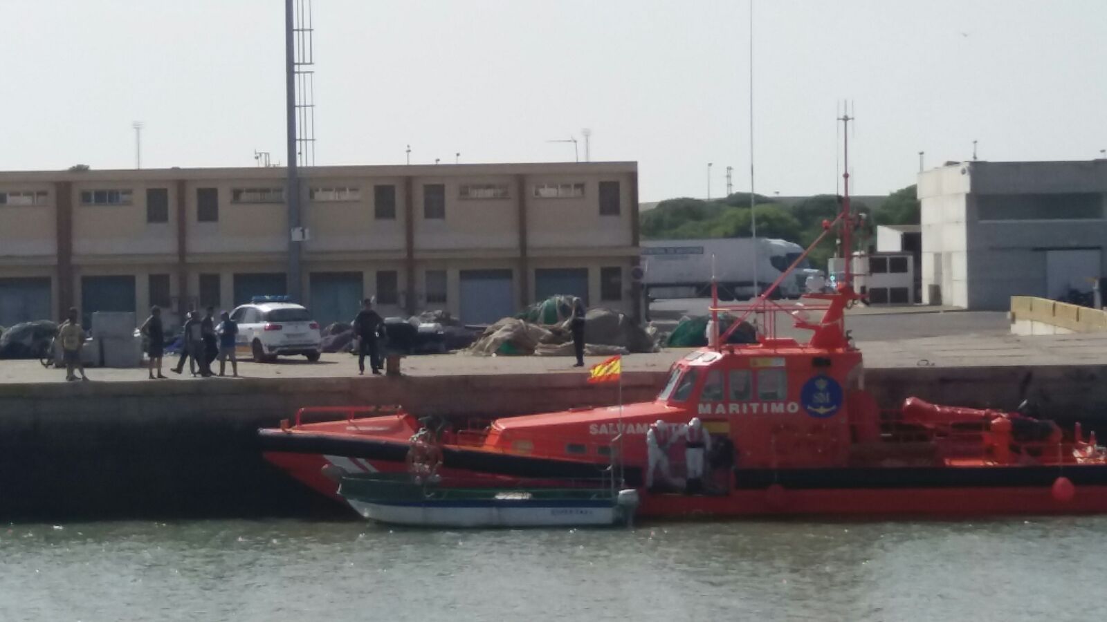 Una embarcación de Salvamento Marítimo en el Guadalete.