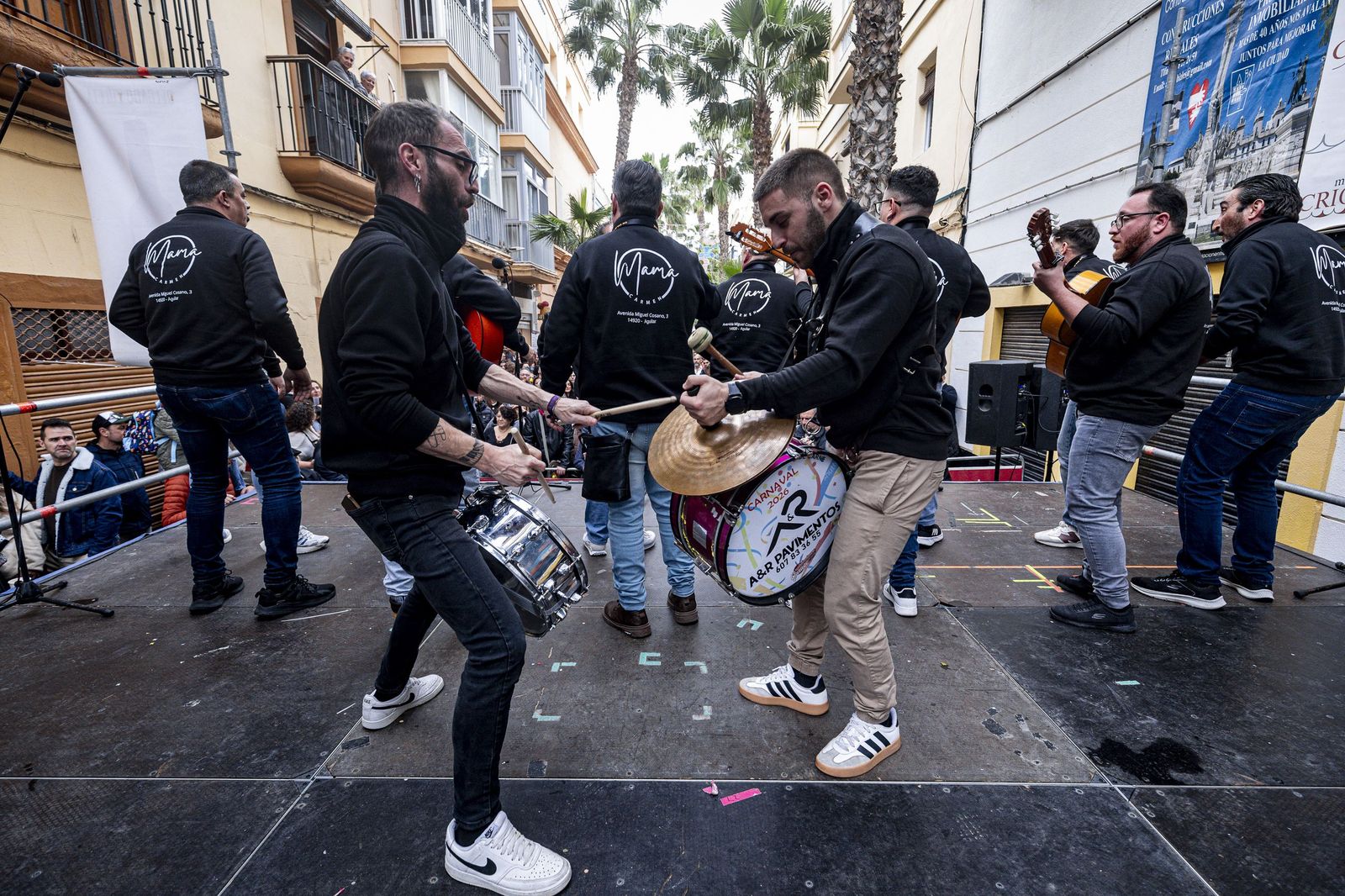 Las imágenes de la erizada popular del Carnaval de Cádiz 2026