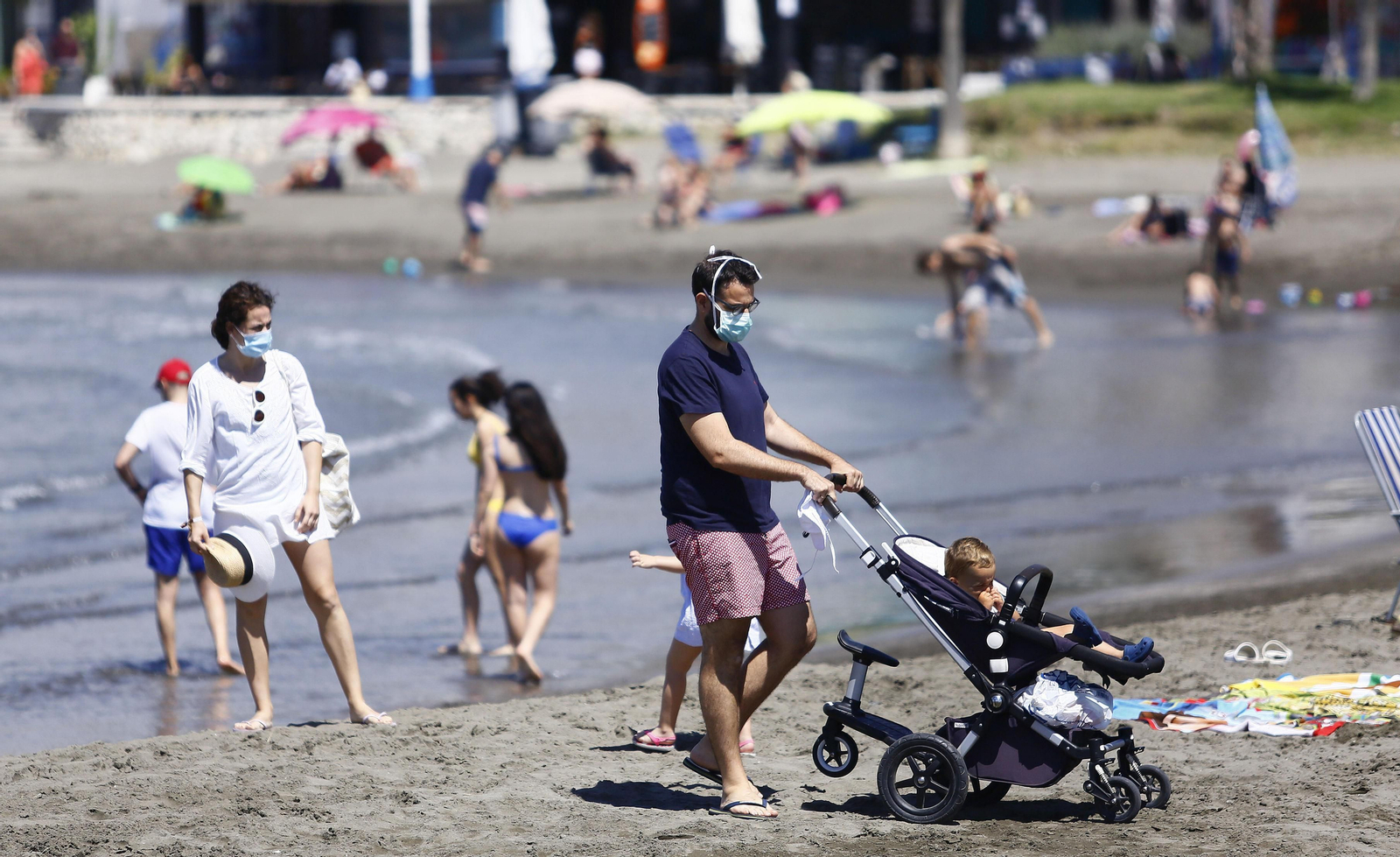 Primer domingo sin restricciones en la playa de Pedregalejo