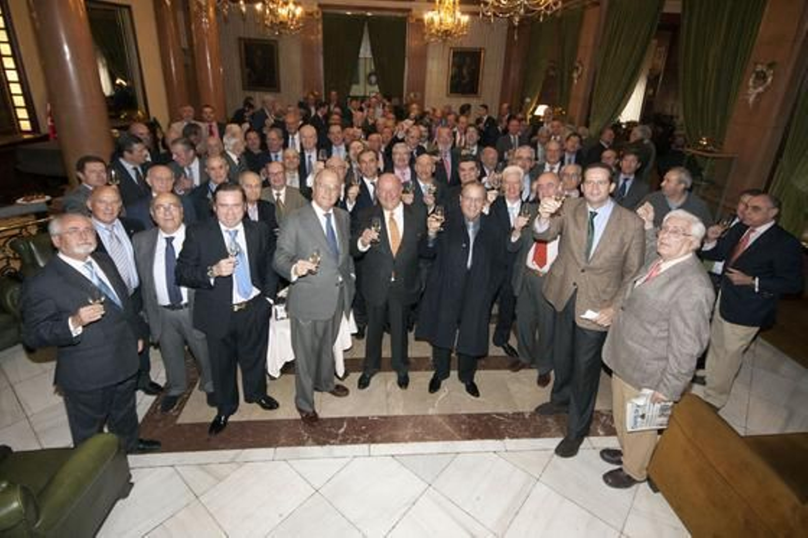 El Casino Militar de Madrid acogió la XXVI Berza de Navidad de Jerezanos en la Diáspora, que reunió a más de 150 paisanos en la capital de España

Foto: Alberto Morales