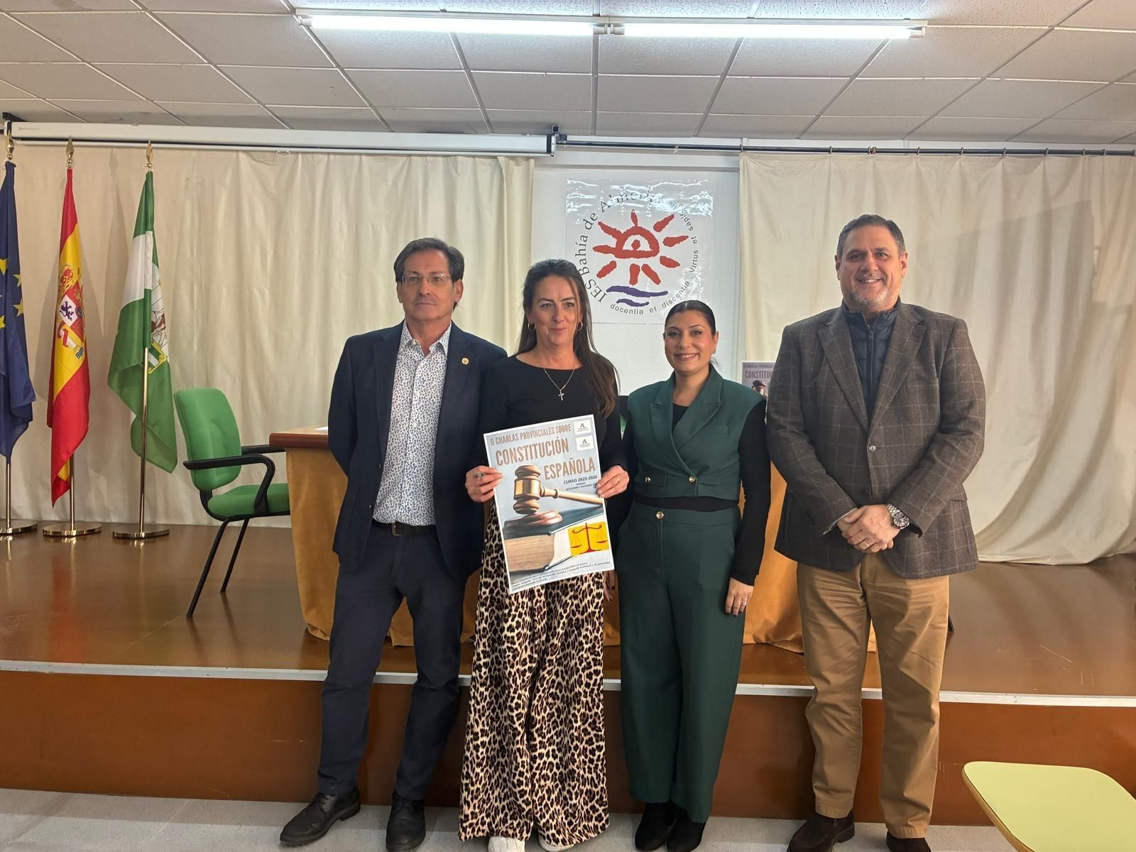 La delegada del Gobierno de la Junta de Andalucía, Aránzazu Martín, inaugura en el IES Bahía de Almería la actividad 'Charlas sobre la Constitución'