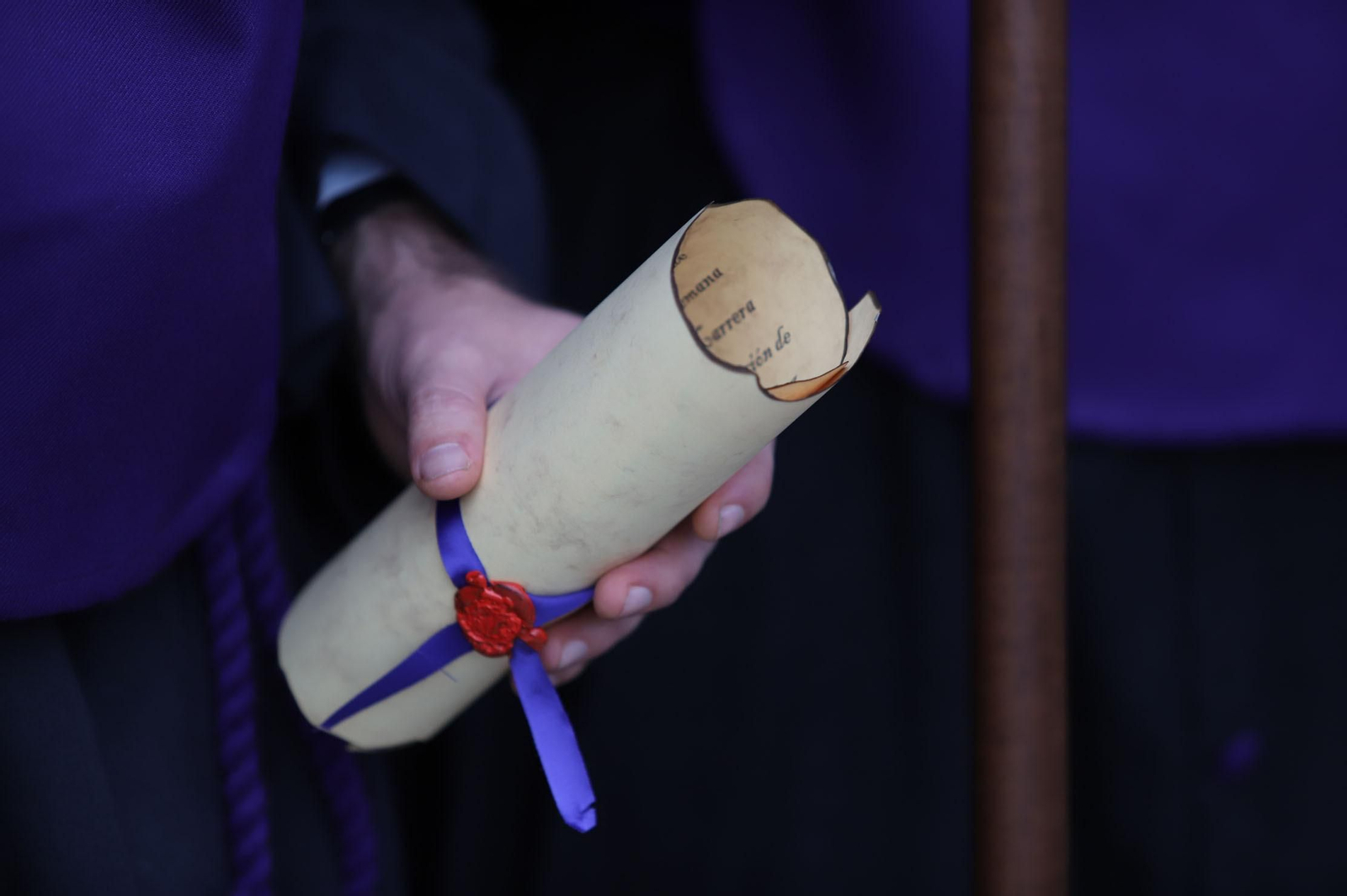 Imágenes de la procesión del Descendimiento por las  calles de Huelva
