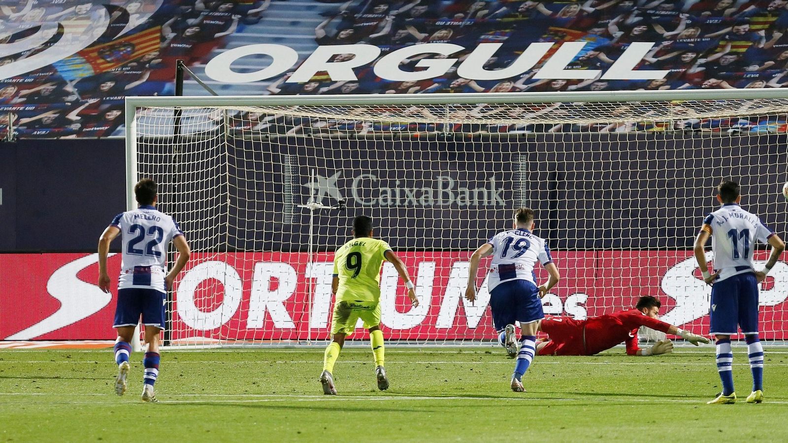 Jaime Mata manda a la madera un penalti decisivo