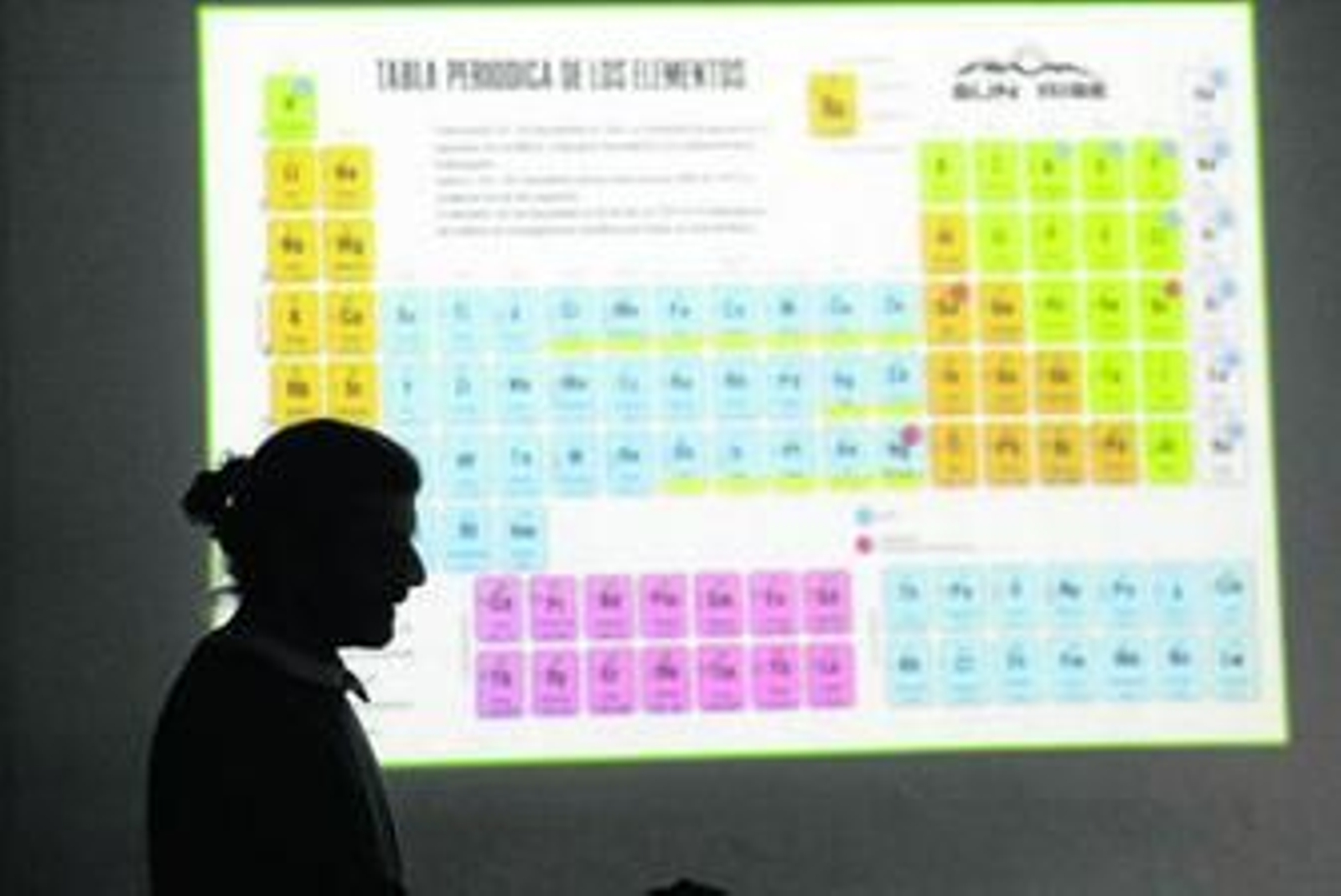 Imagen de la última charla organizada por Luz Cero, a cargo del físico Kepa Souza, en el Menéndez Tolosa de La Línea.