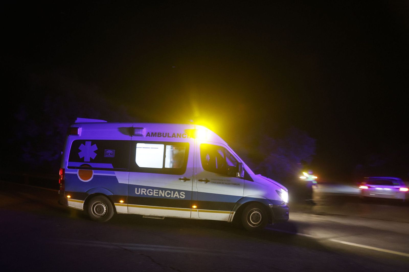 Las imágenes de los vehículos de emergencias evacuando a los pasajeros del descarrilamiento en Adamuz