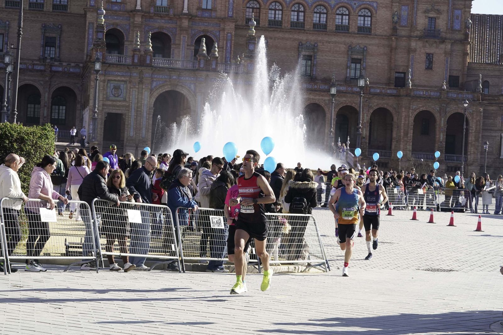 El Zúrich Maraton de Sevilla 2026 en la Plaza de España, galería 1