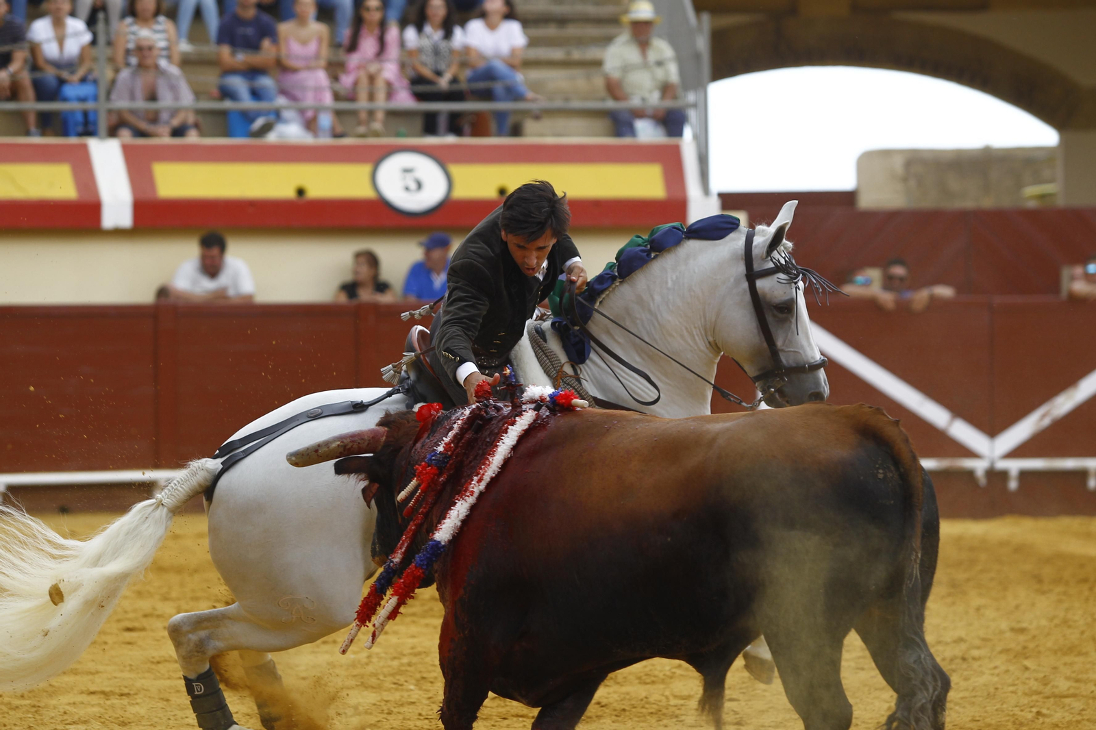 Imágenes de la corrida de rejones en la Feria taurina de Vera 2022