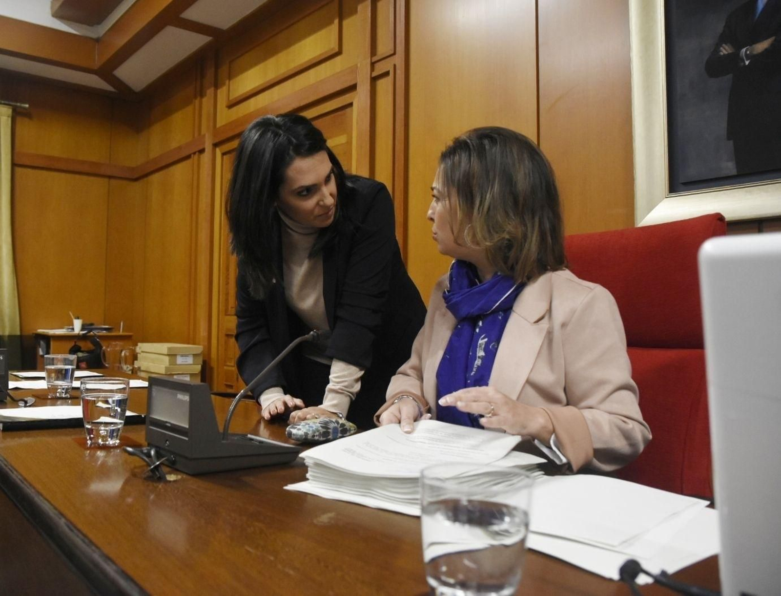La alcaldesa, Isabel Ambrosio, y la concejal Carmen González La alcaldesa, Isabel Ambrosio, y la concejal Carmen González