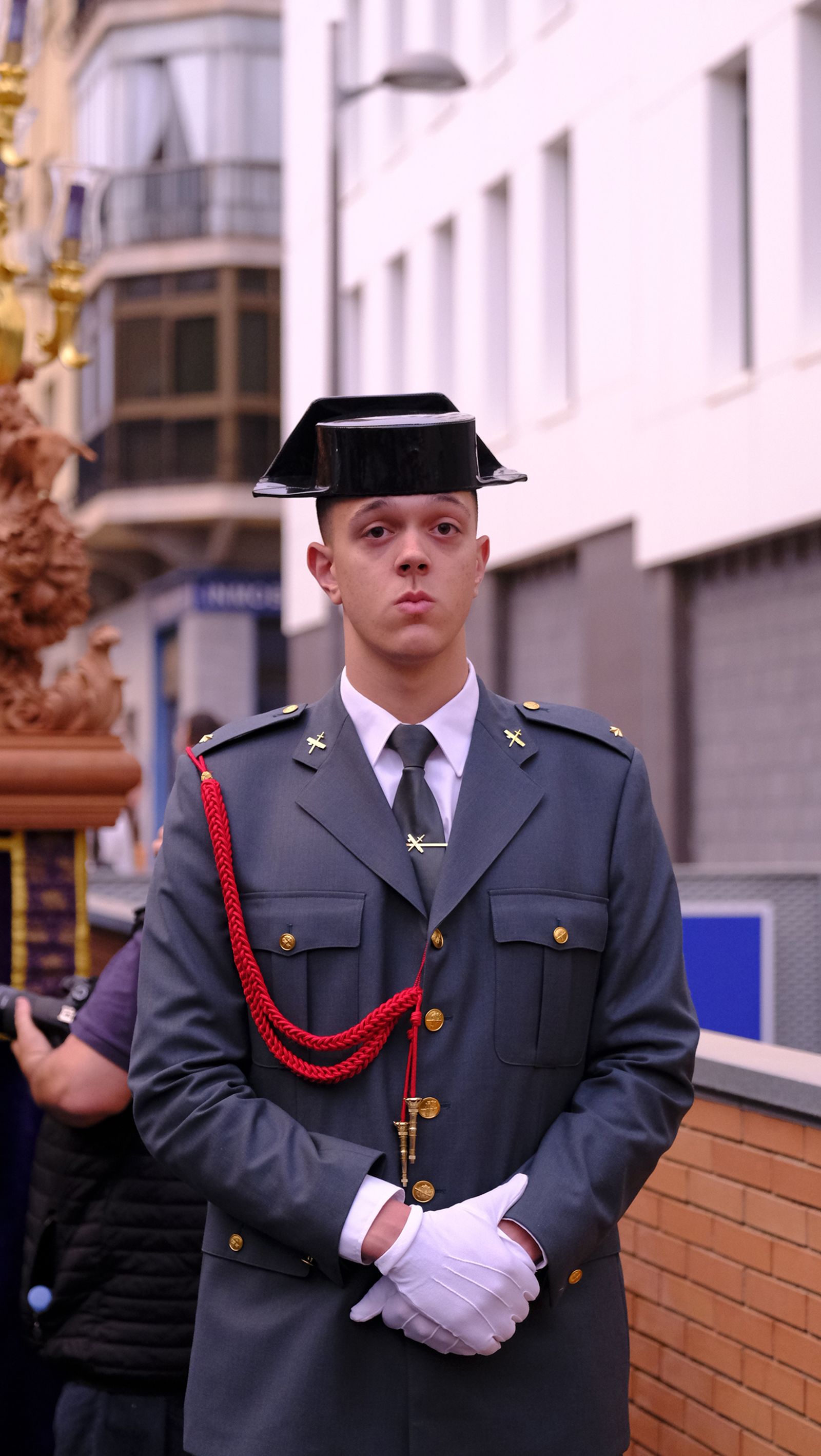 La Procesión de Los Ángeles de sobrepuso a la lluvia, en imágenes