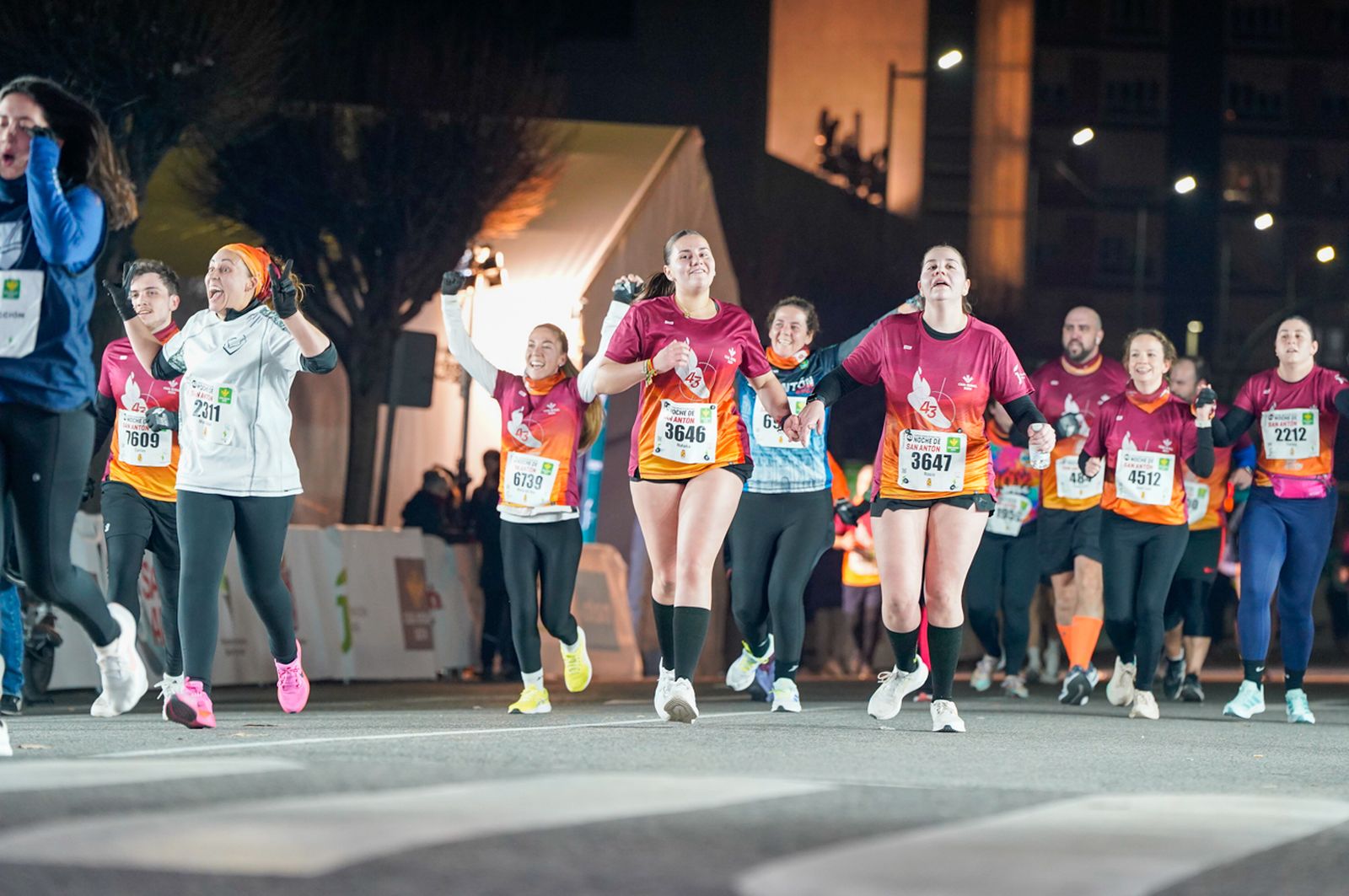 En imágenes: búscate en tu llegada a meta de la Carrera de San Antón 2026 (4)