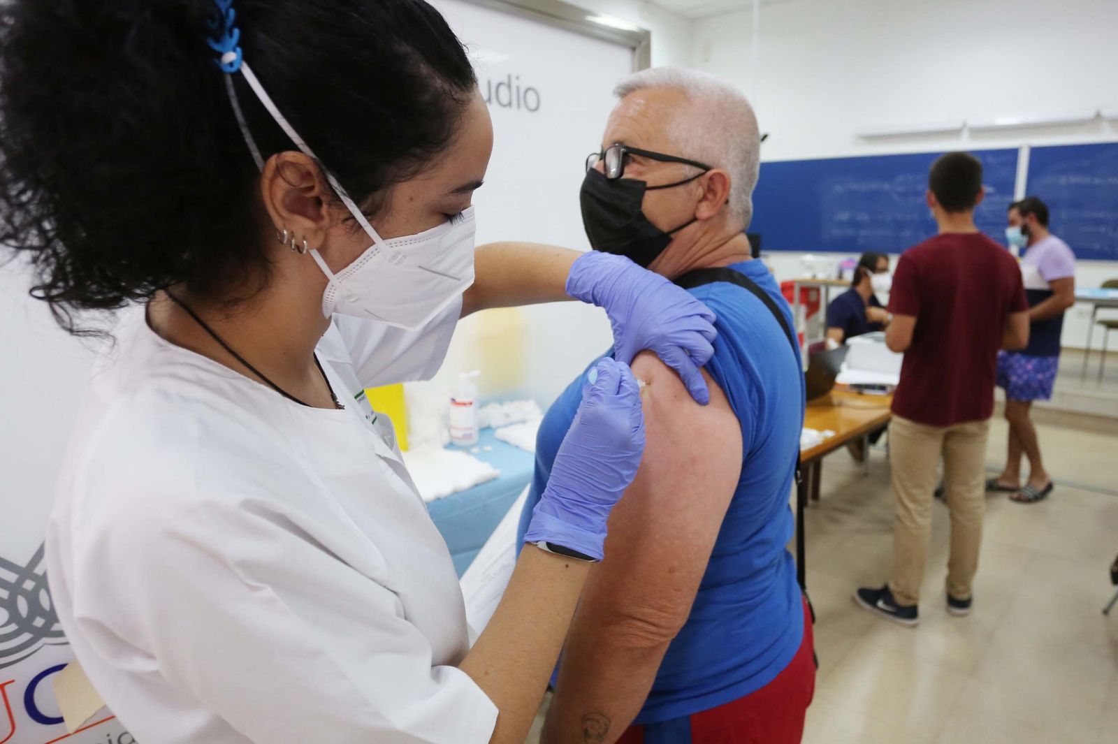 Nuevas vacunaciones masivas en el campus de la UCA en Jerez