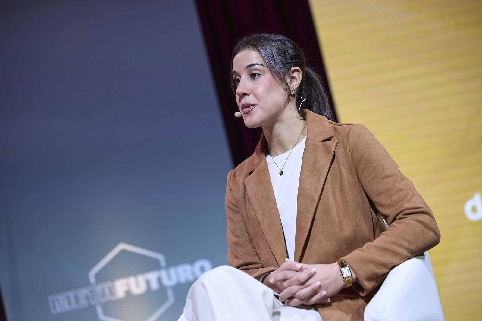 Carolina Marín durante la charla.