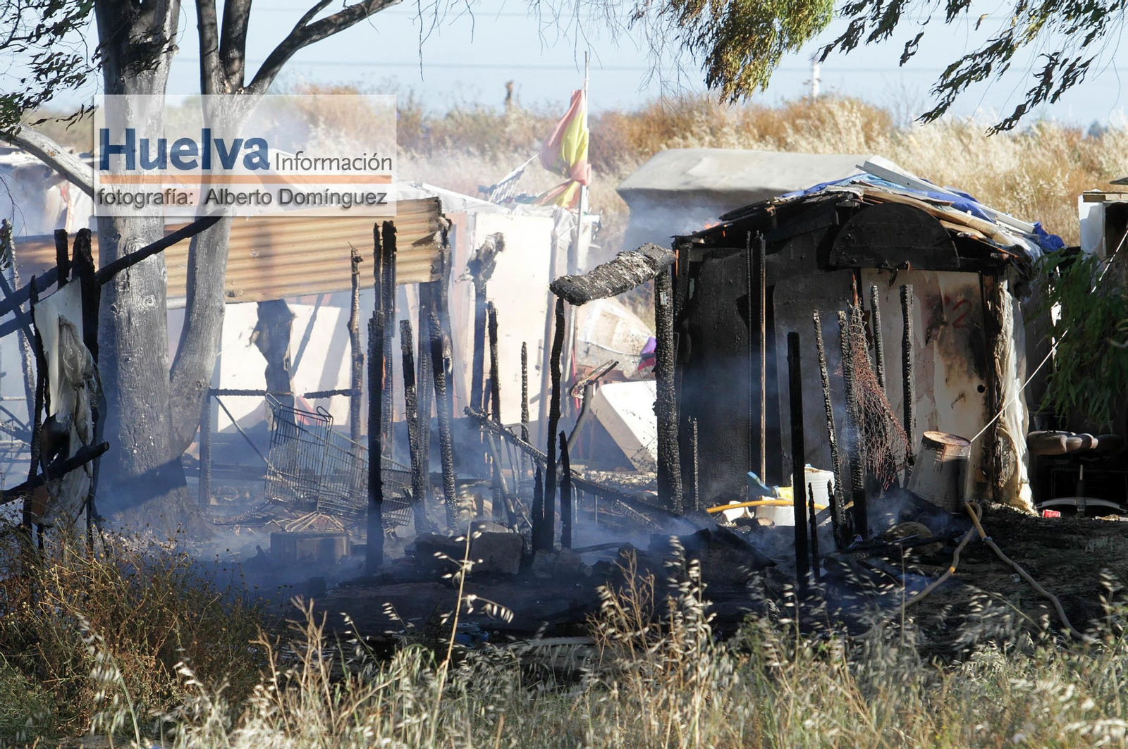 Imágenes del incendio en el asentamiento de las Metas