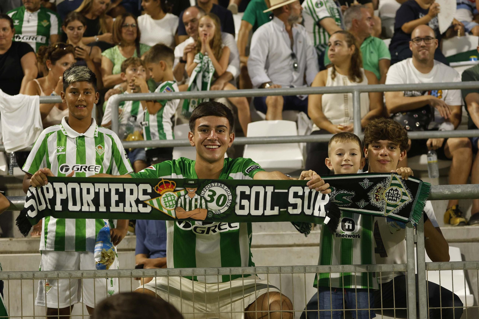 Las fotos del Betis-Como disputado en el Ciudad de La Línea (2-3)