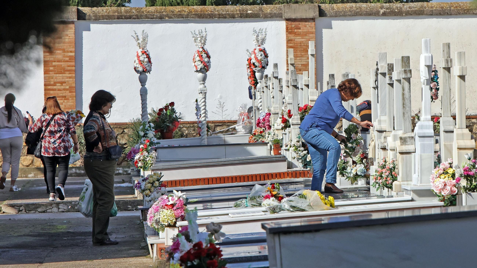 Imágenes del cementerio de Jerez en el Día de los Fieles Difuntos