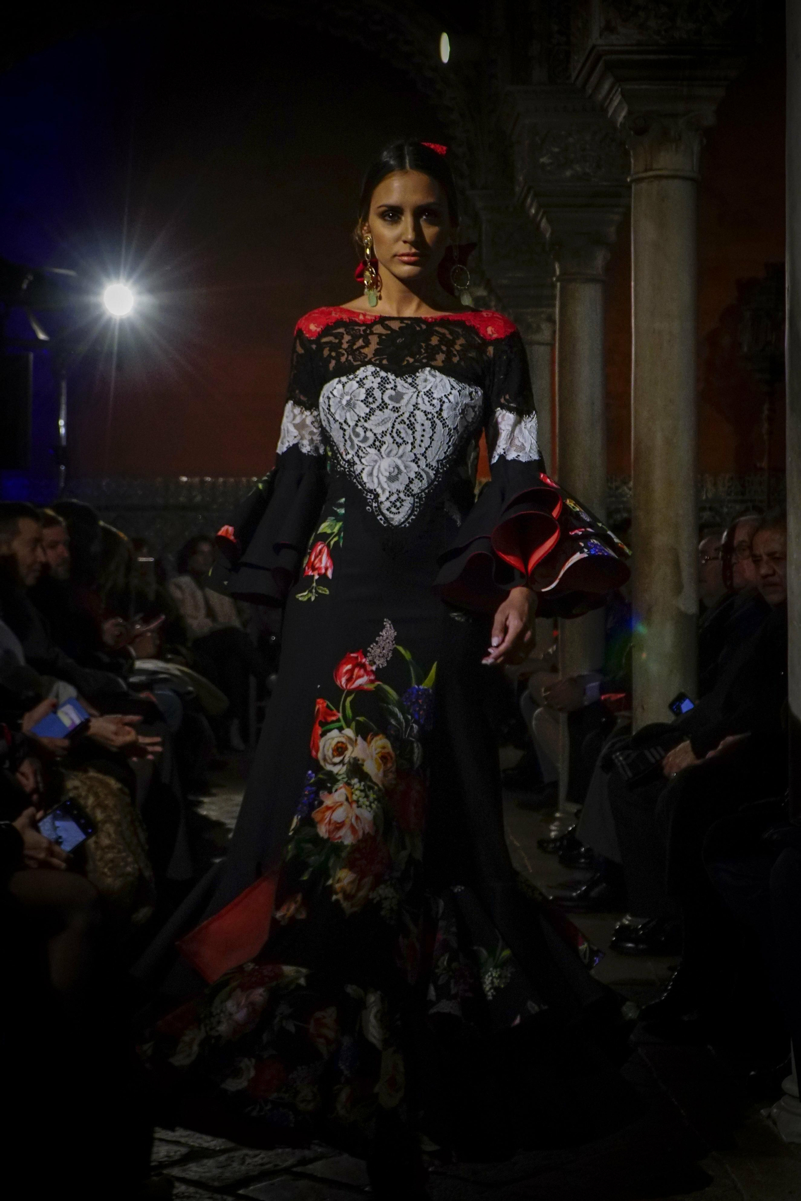 Se abre la temporada de moda flamenca 2020: todas las fotos del desfile de Lina 1960