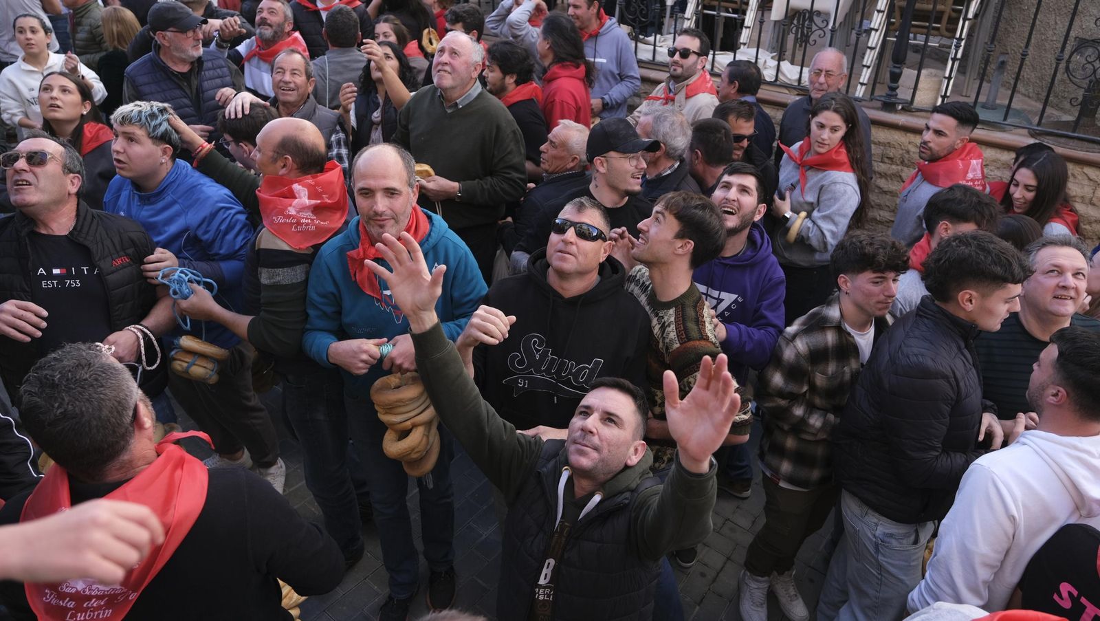 Procesión de San Sebastián y tirada de roscos en Lubrín, en imágenes