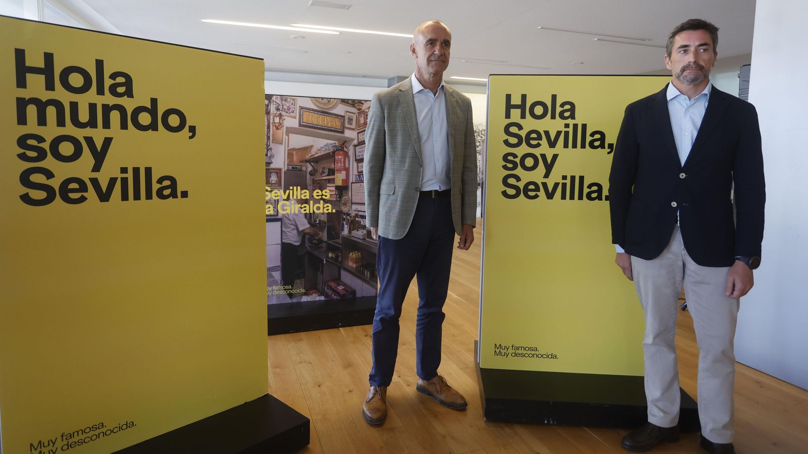 Muñoz presenta la programación de Fibes, en un acto reciente.