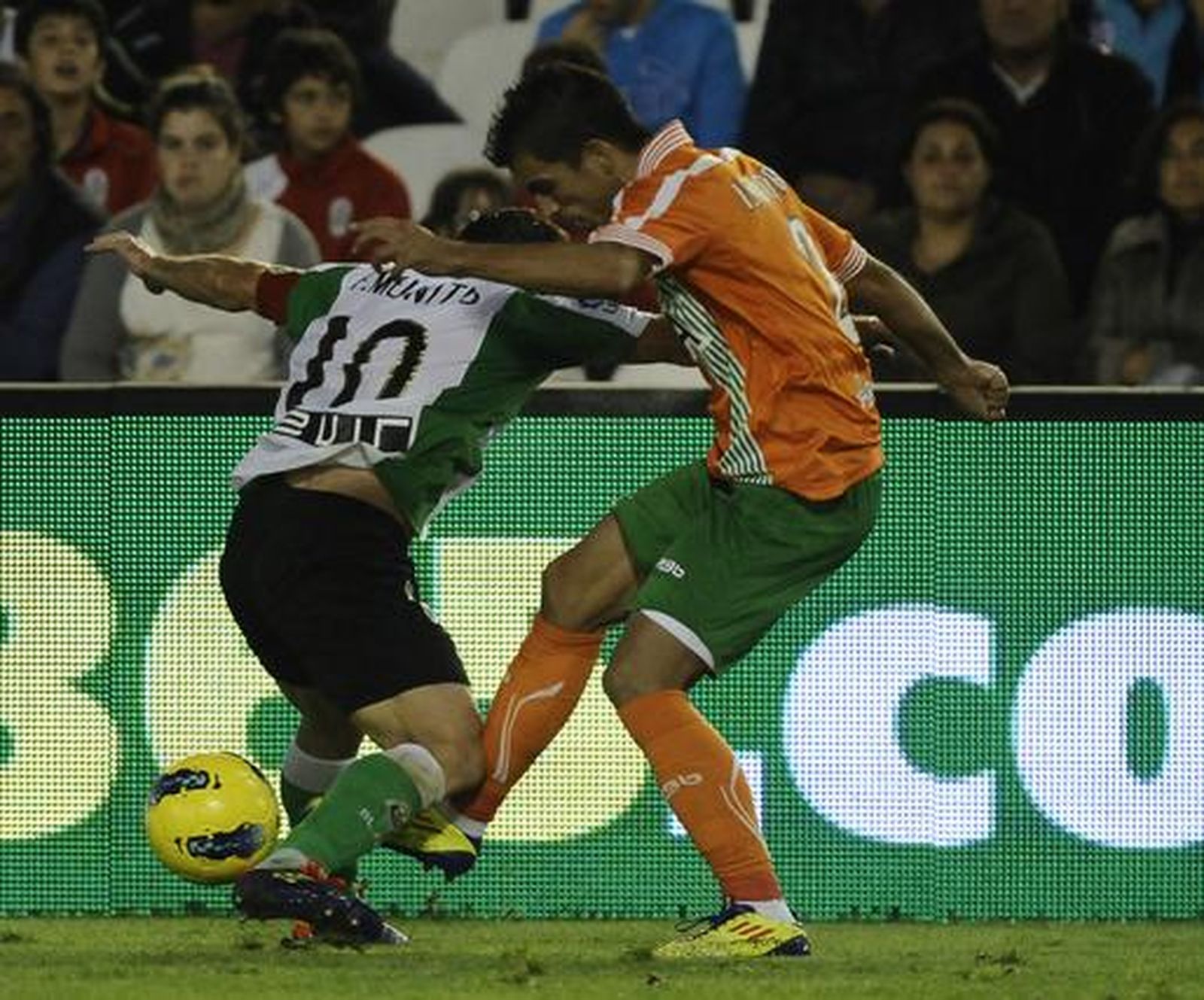 El Betis acumula su sexta derrota seguida tras caer con el Racing en Santander (1-0). / LOF