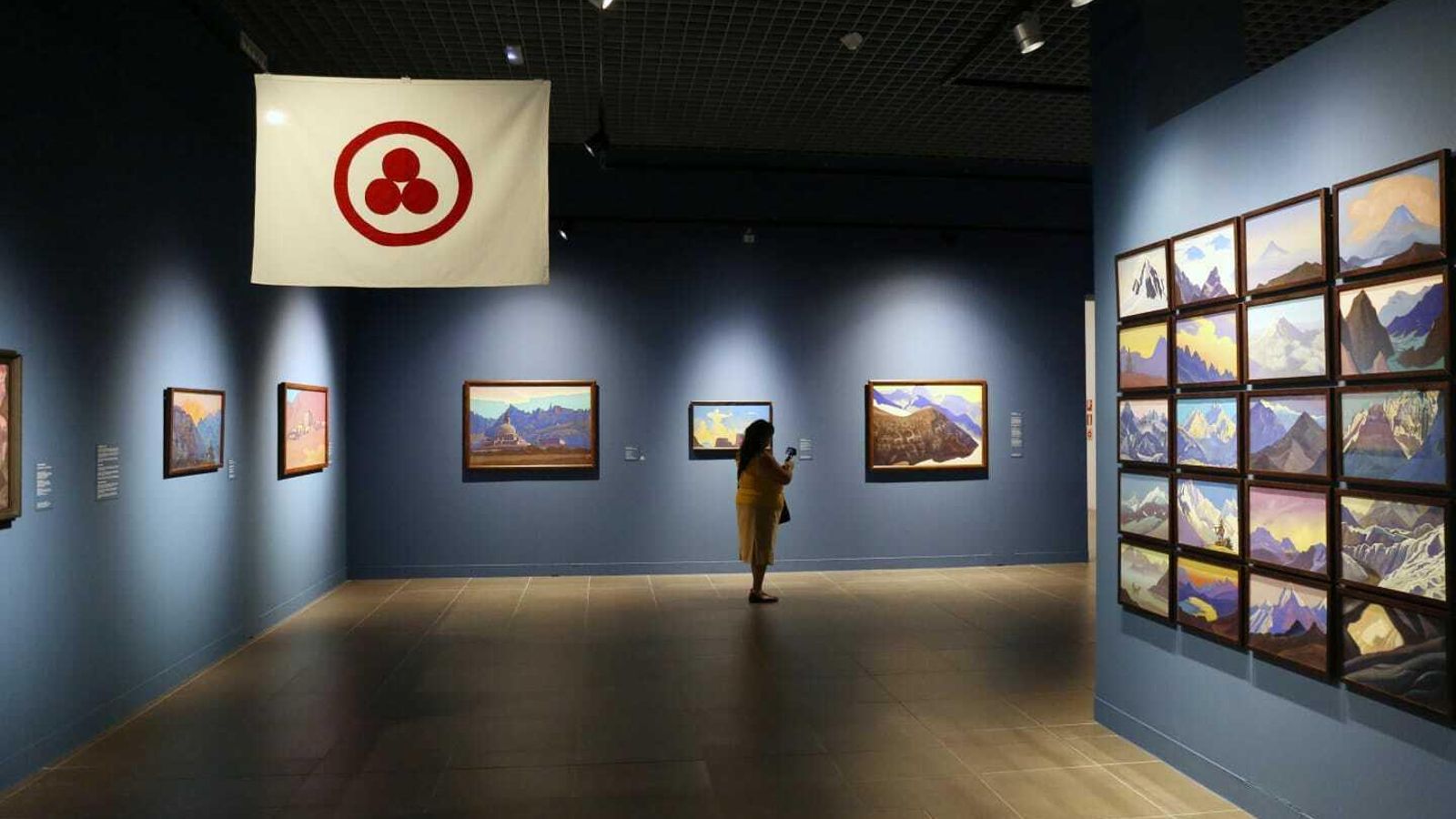 Paisajes orientales de Roerich, en la exposición. Paisajes orientales de Roerich, en la exposición.