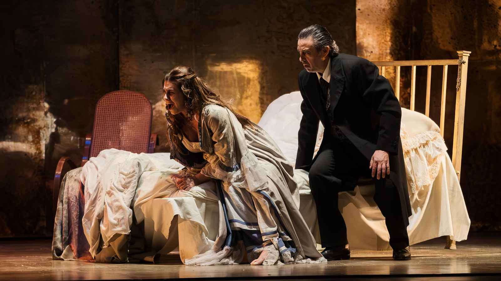 Imágenes de la ópera 'La Traviata' de Verdi en el Teatro Villamarta de Jerez