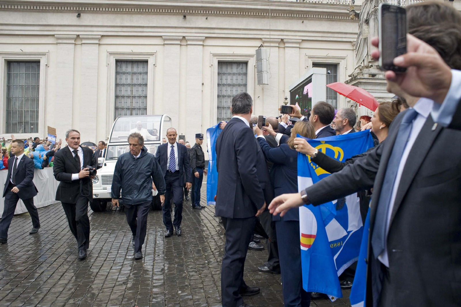 El día que el Papa Francisco recibió a una delegación del Recreativo de Huelva por su 125 aniversario