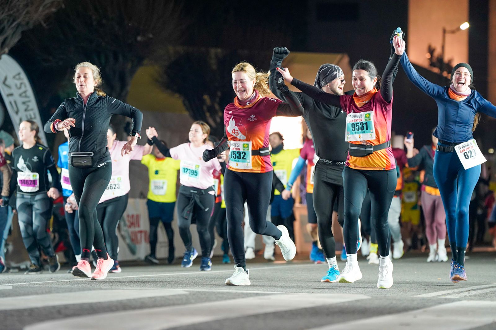 En imágenes: búscate en tu llegada a meta de la Carrera de San Antón 2026 (3)