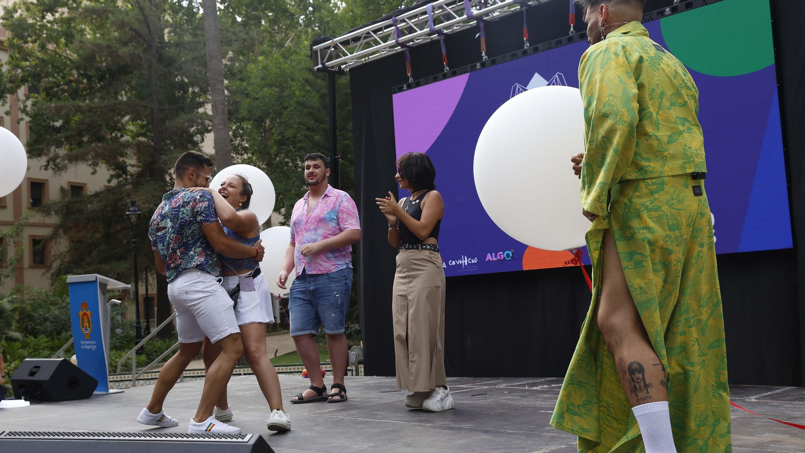 Las fotos de la fiesta del Orgullo LGTBI en el Parque María Cristina en Algeciras