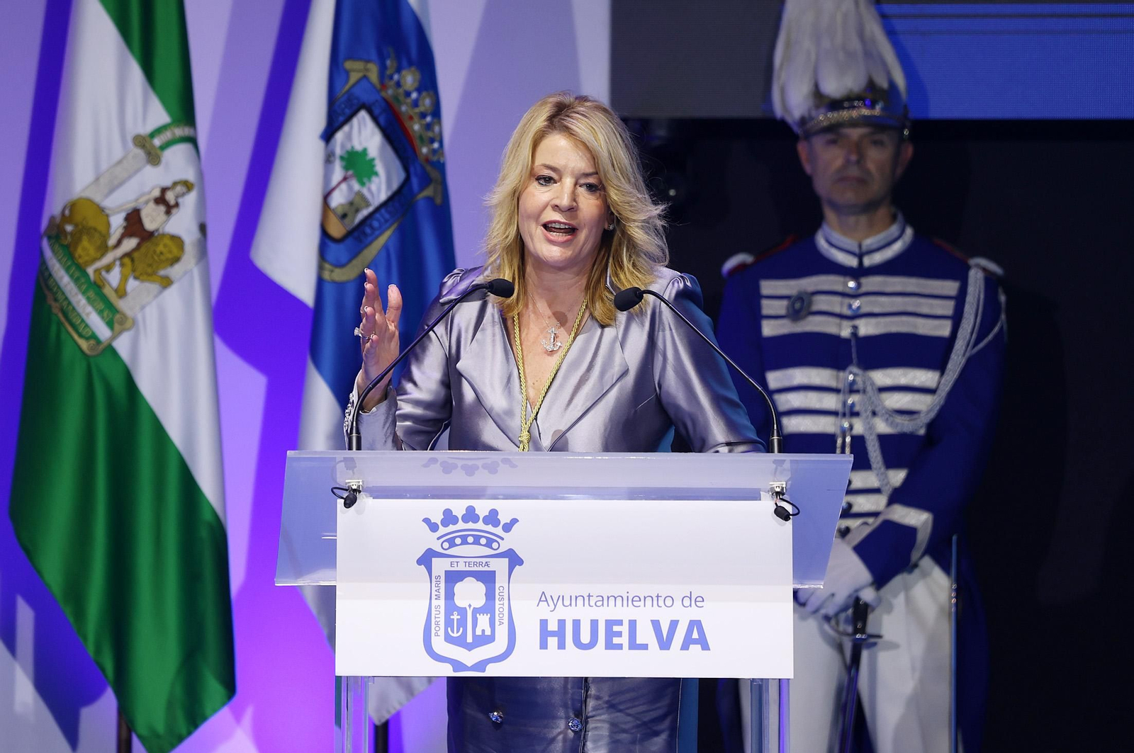 La entrega de honores y distinciones con motivo del Día de Huelva, en imágenes