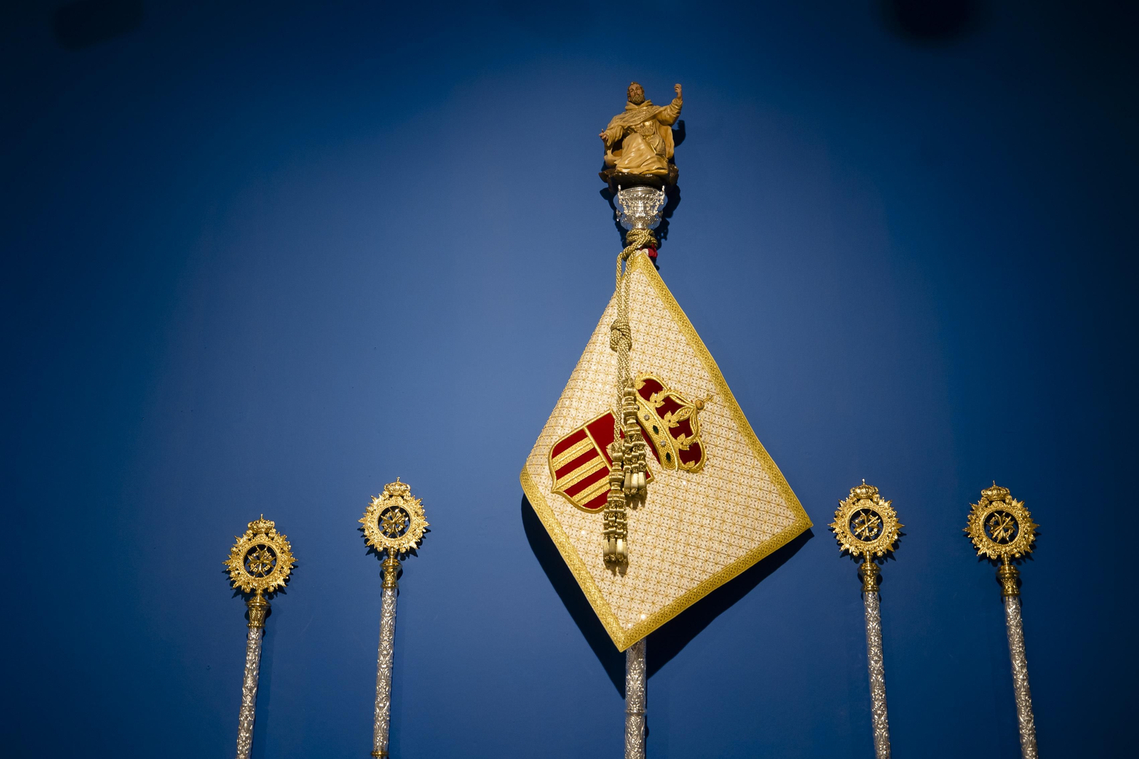 Imágenes de la exposición "Estrenos Semana Santa 2024" en la sede de la Fundación Cajasol