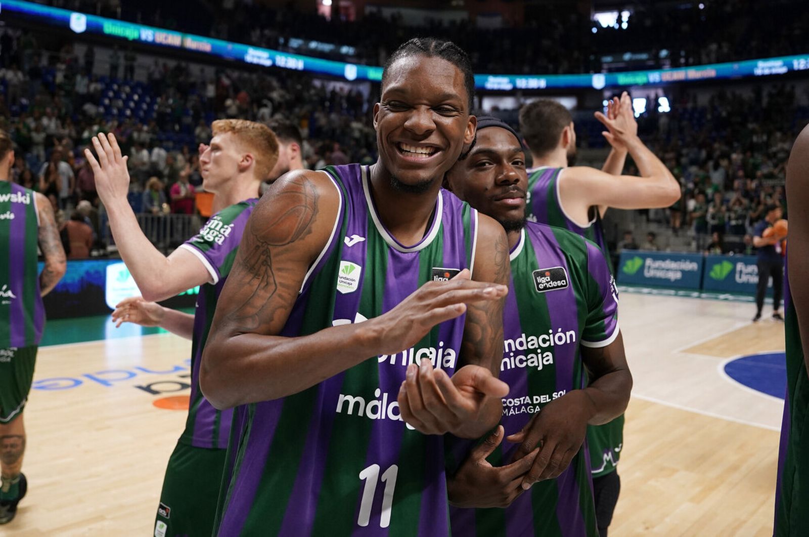 Los jugadores celebran.