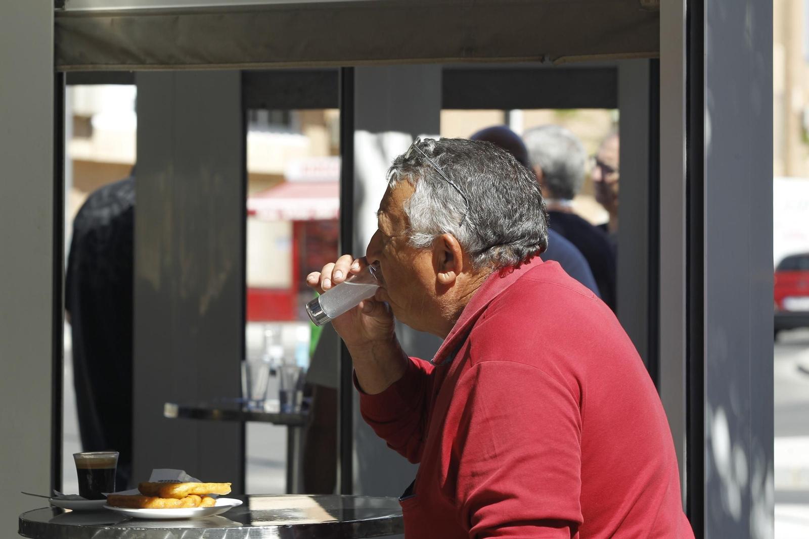 Primer día de apertura de la hostelería en Almería. Coronavirus-COVID-19