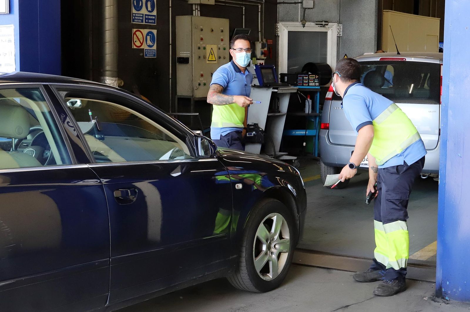 Imágenes de la Estación de Inspección Técnica de Vehículos (ITV) tras la visita de Bella Verano y Francisco José Delgado,  director general de Veiasa