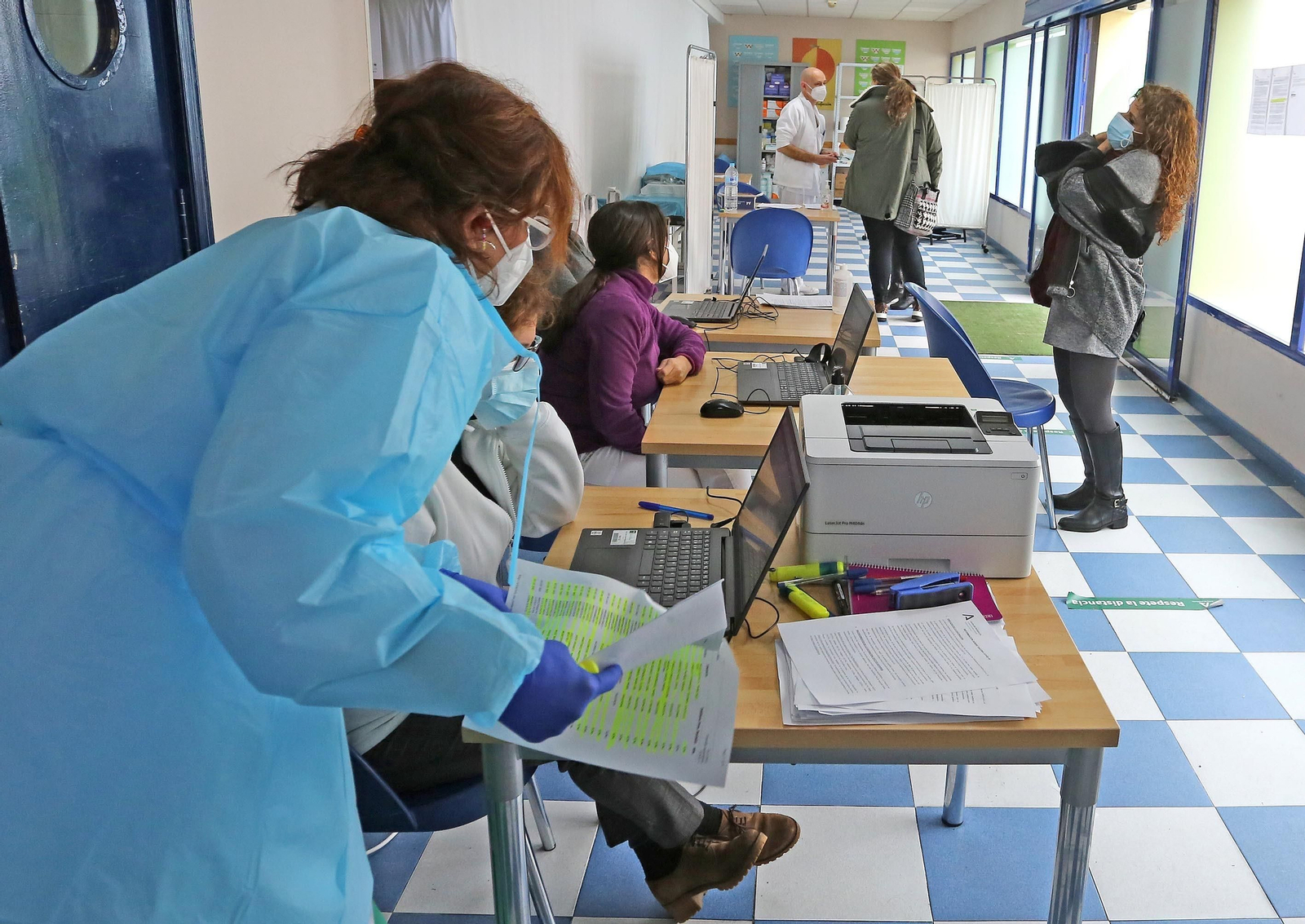 Coronavirus:Imágenes de las vacunaciones a los sanitarios del Hospital de Jerez