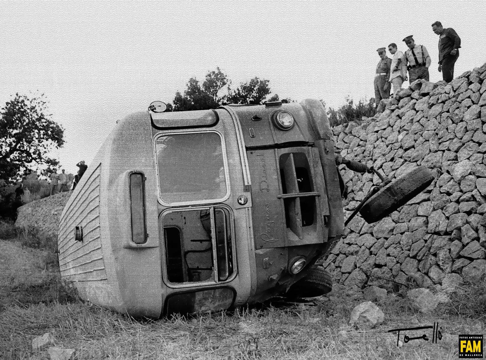 AÑO 1957 | Exceso de confianza | Siete muertos al despeñarse el autobús Almería-Carboneras