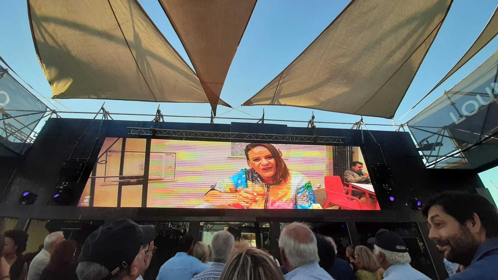 Emisión del videoclip promocional del Destino Chiclana de Nina Alemania.