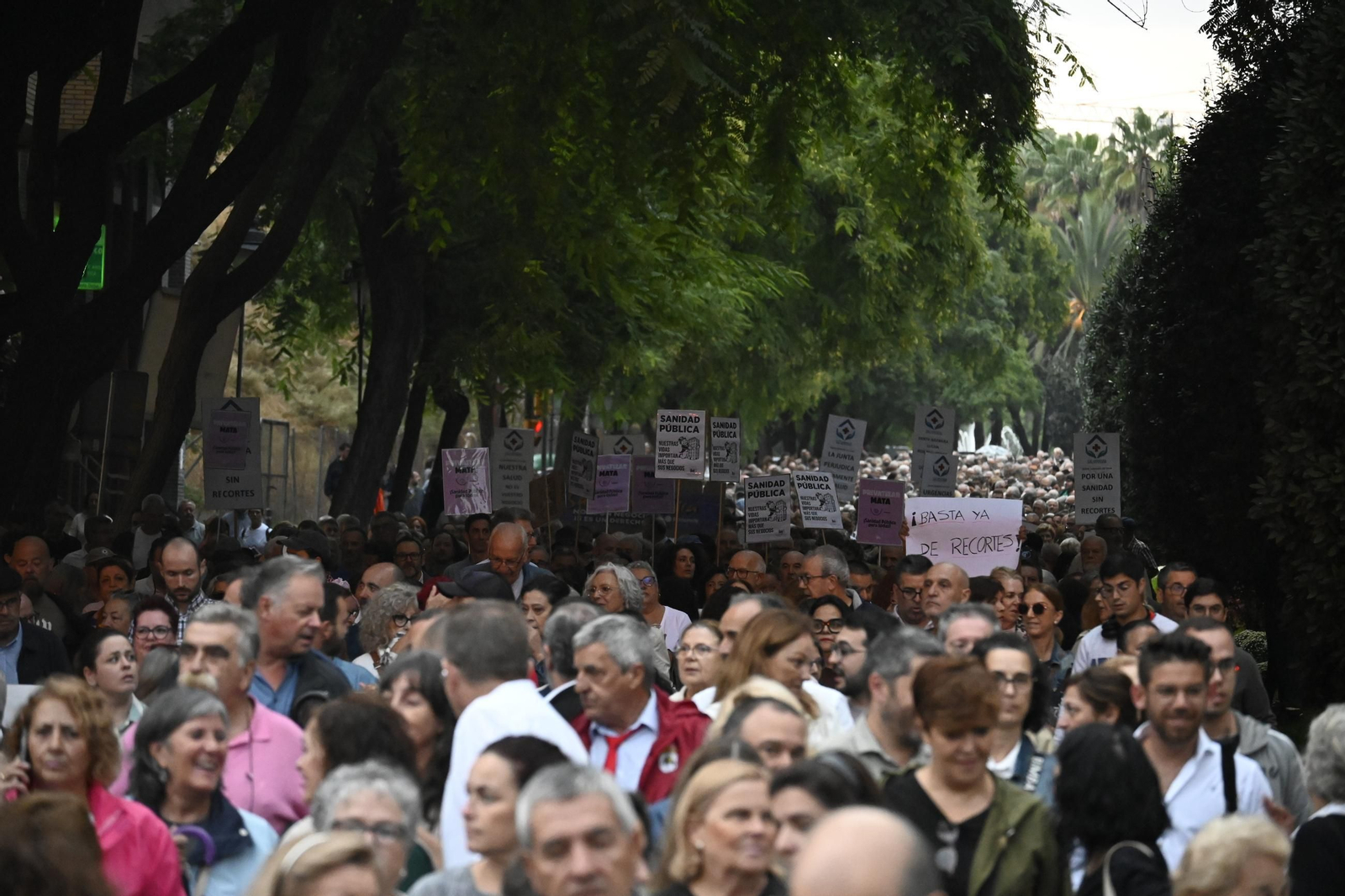 Las mejores imágenes de la manifestación por la sanidad en Huelva