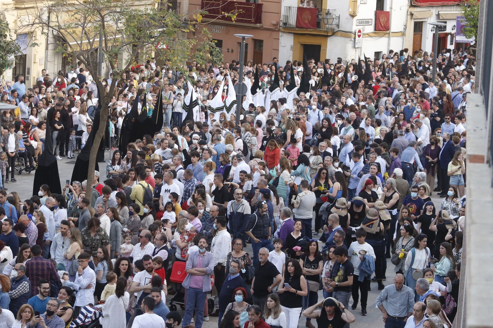 Viernes Santo en Córdoba: la procesión de los Dolores, en imágenes
